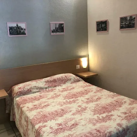 Hotel Lou Garbin à Saint-Laurent-dʼAigouze Extérieur photo